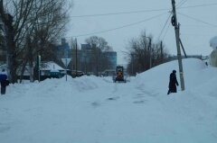 В Алейске продолжаются работы по ликвидации последствий штормового ветра и снегопада