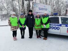 Сотрудники Алейской Госавтоинспекции поздравили участников дорожного движения с Днем всех влюбленных